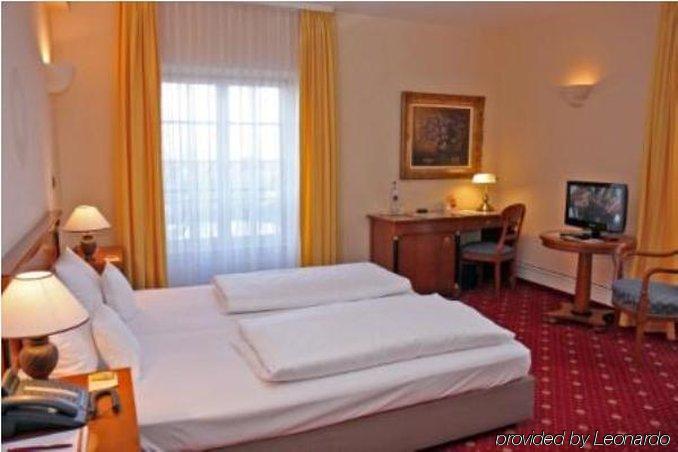 Hotel Schloss Edesheim Oda fotoğraf